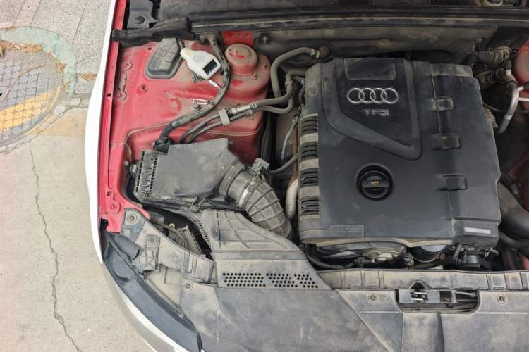 Used Audi A4L 2011 2.0 TFSI Standard Model Engine Bay Right