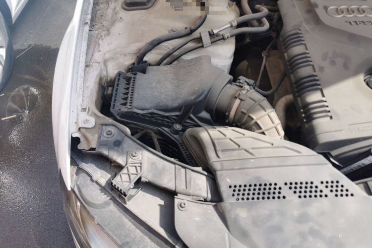 Used Audi A4L 2011 1.8 TFSI Comfort Model Engine Bay Right