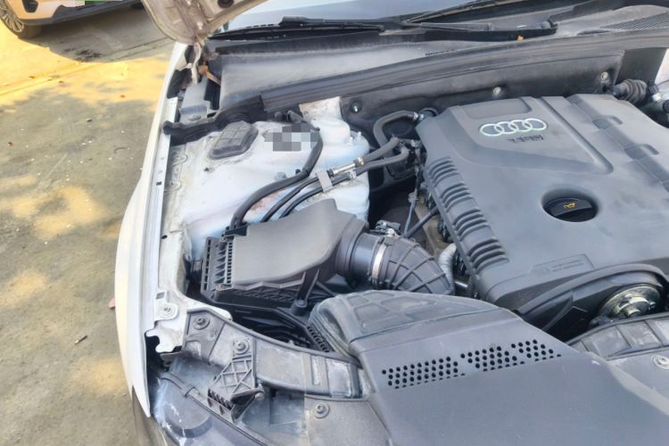 Used Audi A4L 2011 2.0 TFSI Comfort Model Engine Bay Right