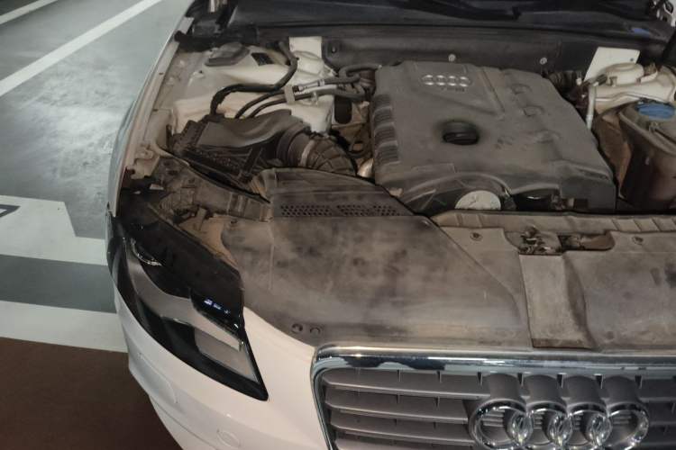 Used Audi A4L 2011 2.0 TFSI Comfort Model Engine Bay Right
