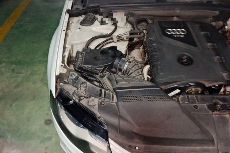 Used Audi A4L 2011 2.0 TFSI Standard Model Engine Bay Right