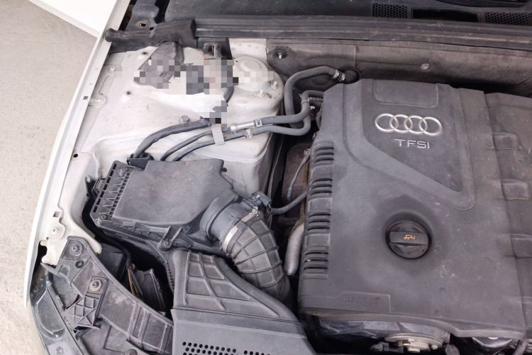 Used Audi A4L 2011 2.0 TFSI Standard Model Engine Bay Right