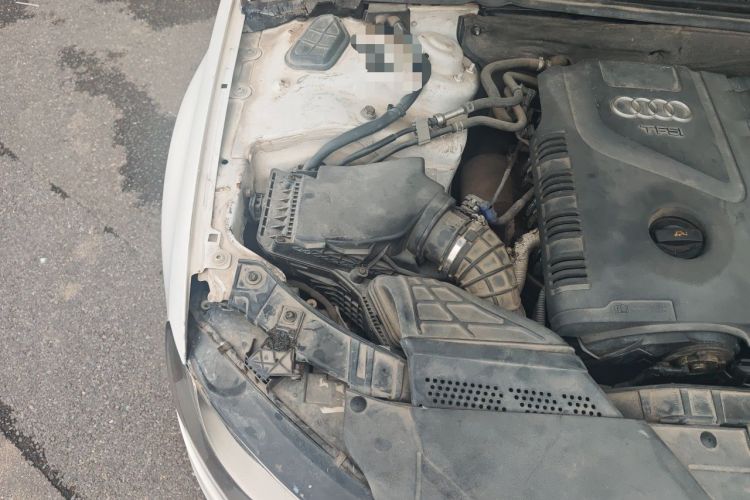 Used Audi A4L 2011 2.0 TFSI Comfort Model Engine Bay Right
