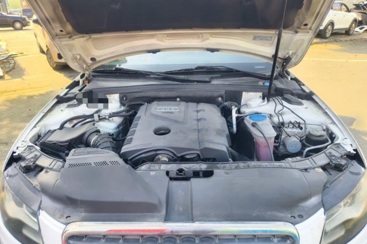 Used Audi A4L 2011 2.0 TFSI Comfort Model Engine Bay