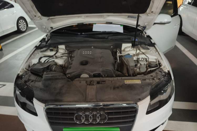 Used Audi A4L 2011 2.0 TFSI Comfort Model Engine Bay