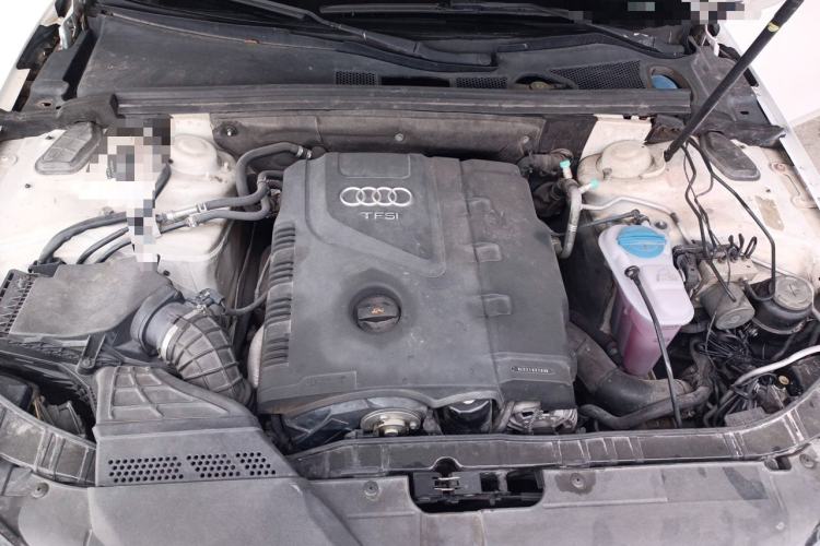 Used Audi A4L 2011 2.0 TFSI Standard Model Engine Bay