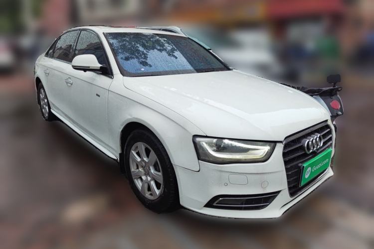 Used Audi A4L 2011 2.0 TFSI Standard Model Front Right 45 Deg