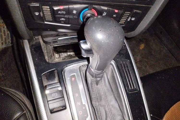 Used Audi A4L 2011 2.0 TFSI Standard Model Gear Lever