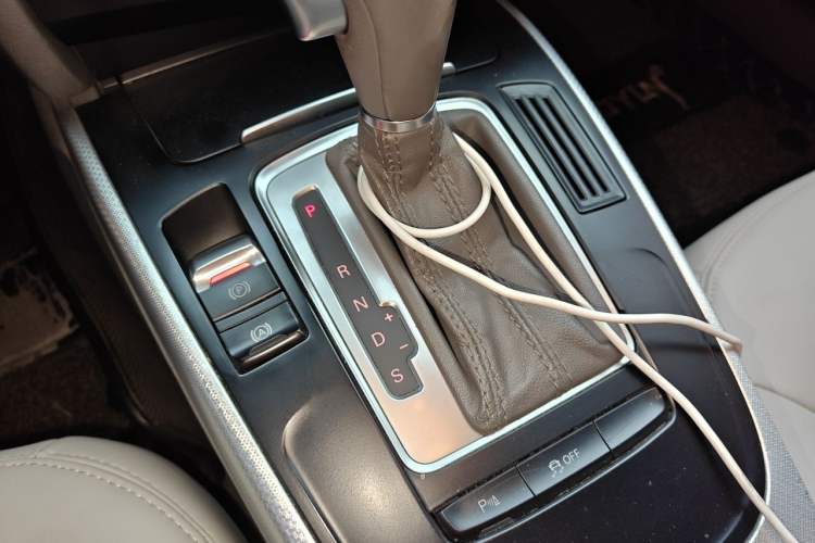 Used Audi A4L 2011 2.0 TFSI Standard Model Gear Lever