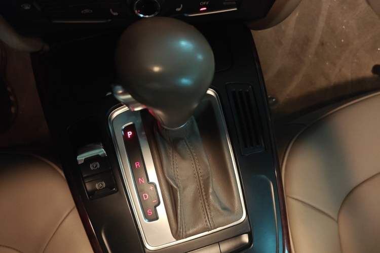 Used Audi A4L 2011 2.0 TFSI Comfort Model Gear Lever
