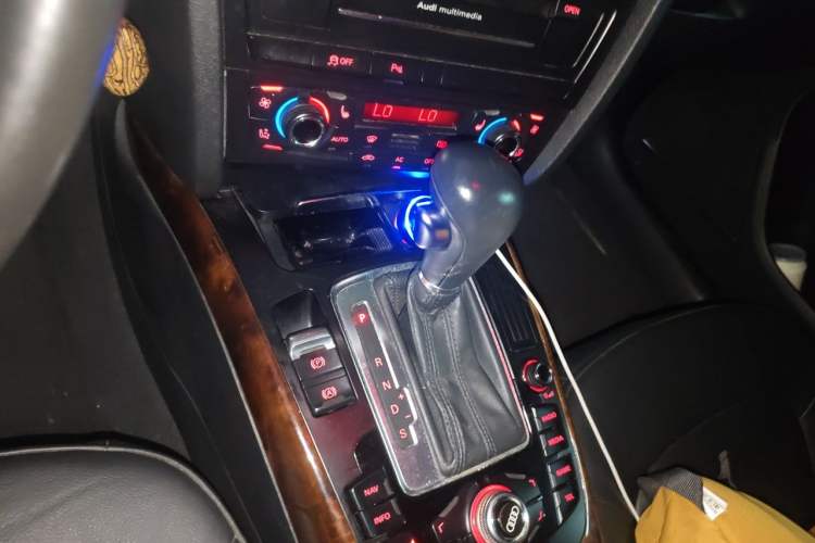 Used Audi A4L 2011 2.0 TFSI Technology Edition Gear Lever