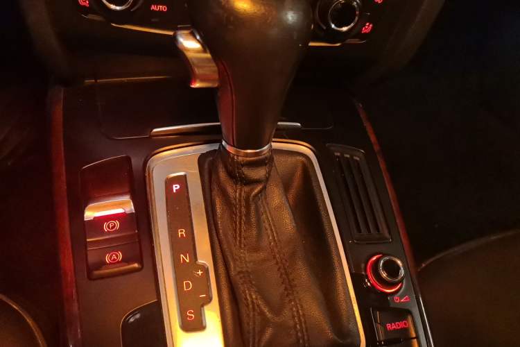 Used Audi A4L 2011 2.0 TFSI Technology Edition Gear Lever