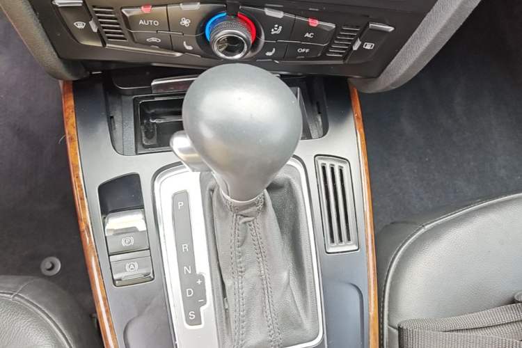 Used Audi A4L 2011 2.0 TFSI Comfort Model Gear Lever