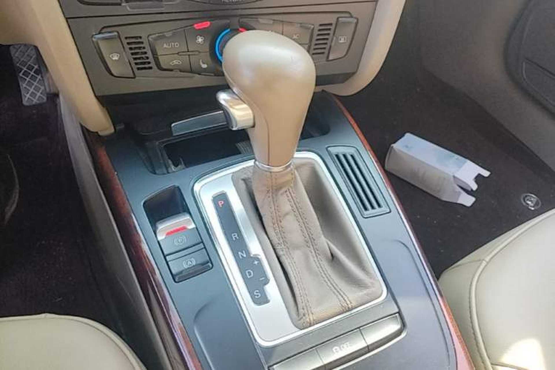 Used Audi A4L 2011 2.0 TFSI Comfort Model Gear Lever