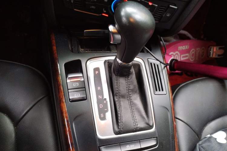 Used Audi A4L 2011 2.0 TFSI Comfort Model Gear Lever