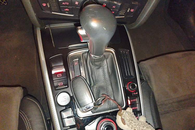 Used Audi A4L 2011 2.0 TFSI Sport Edition Gear Lever