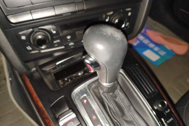 Used Audi A4L 2011 2.0 TFSI Technology Edition Gear Lever
