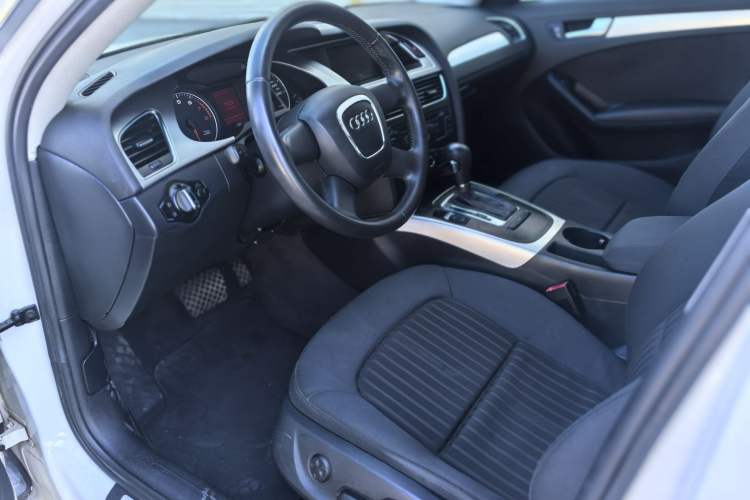 Used Audi A4L 2011 2.0 TFSI Standard Model Interior 1