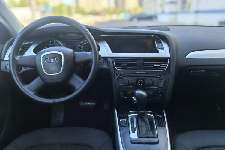 Used Audi A4L 2011 2.0 TFSI Standard Model Interior 2