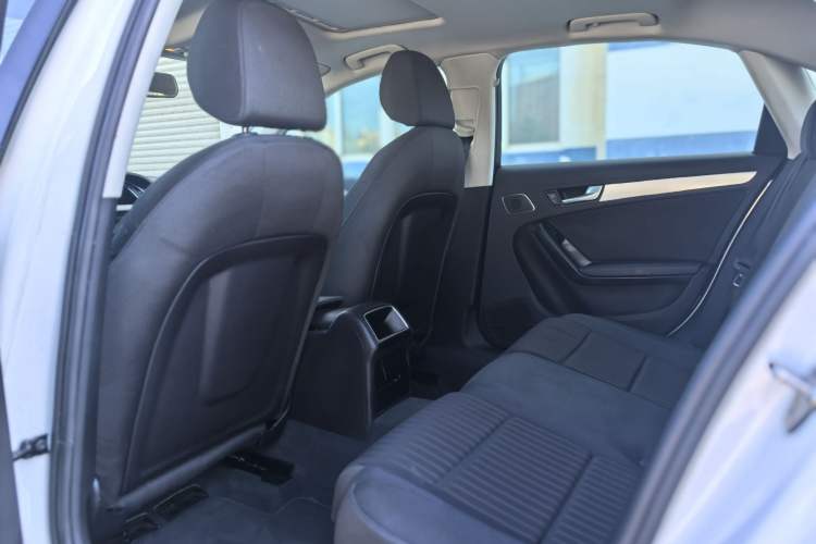 Used Audi A4L 2011 2.0 TFSI Standard Model Interior 3