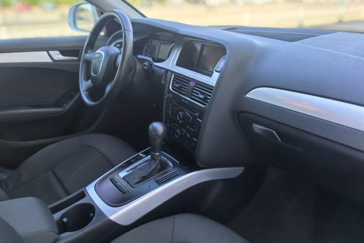 Used Audi A4L 2011 2.0 TFSI Standard Model Interior 4