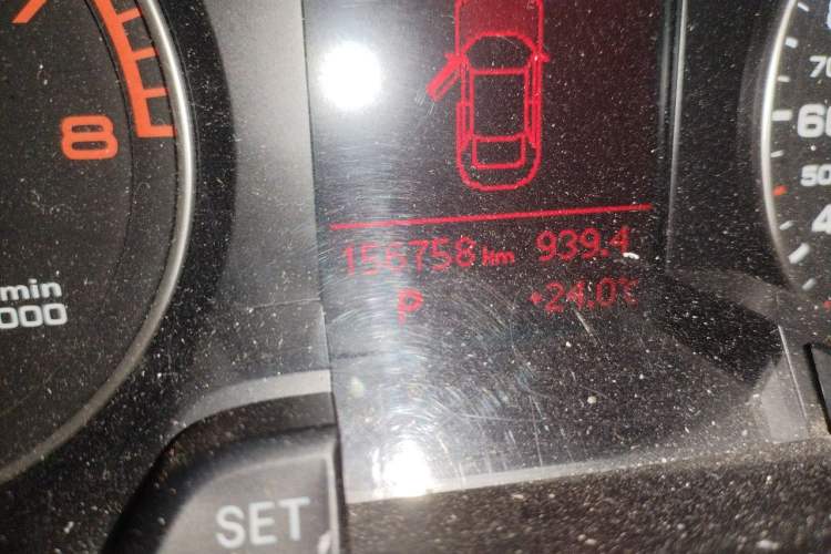 Used Audi A4L 2011 2.0 TFSI Standard Model Odometer Close Up