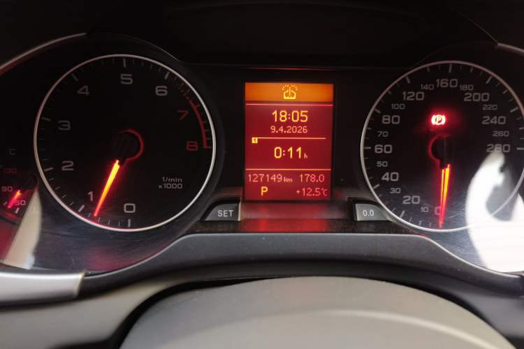 Used Audi A4L 2011 2.0 TFSI Comfort Model Odometer Close Up
