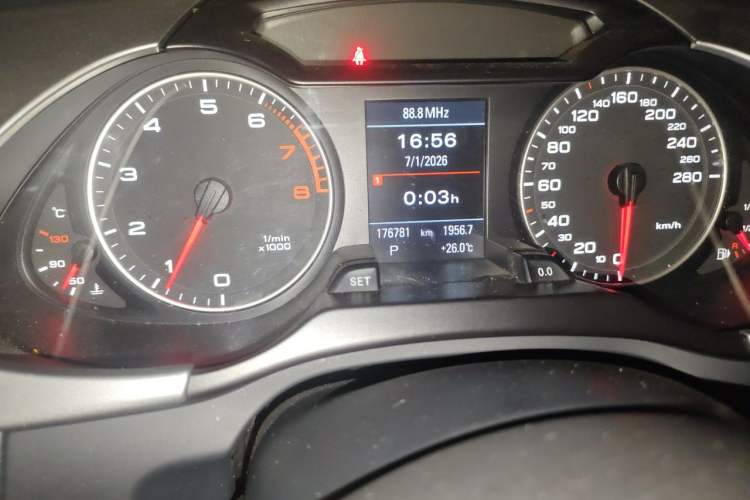 Used Audi A4L 2011 2.0 TFSI Technology Edition Odometer Close Up