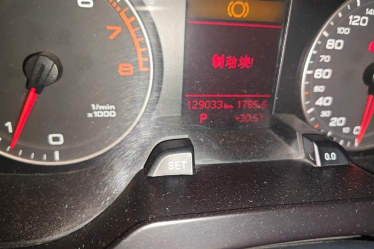 Used Audi A4L 2011 2.0 TFSI Comfort Model Odometer Close Up