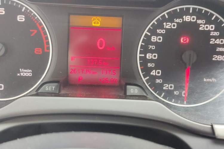 Used Audi A4L 2011 2.0 TFSI Standard Model Odometer Close Up