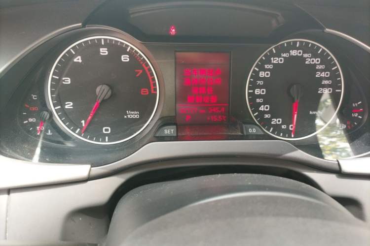 Used Audi A4L 2011 2.0 TFSI Standard Model Odometer Close Up