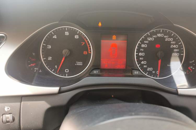 Used Audi A4L 2011 1.8 TFSI Comfort Model Odometer Close Up