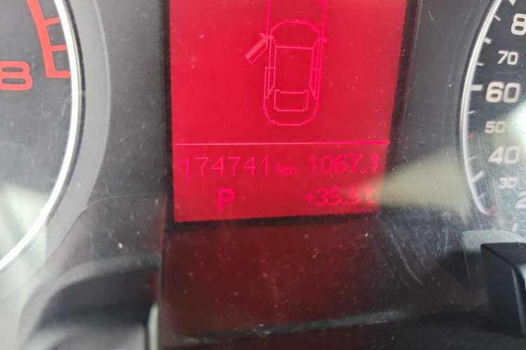 Used Audi A4L 2011 1.8 TFSI Comfort Model Odometer Close Up