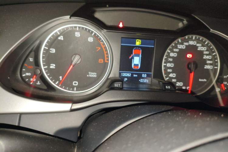 Used Audi A4L 2011 2.0 TFSI Technology Edition Odometer Close Up