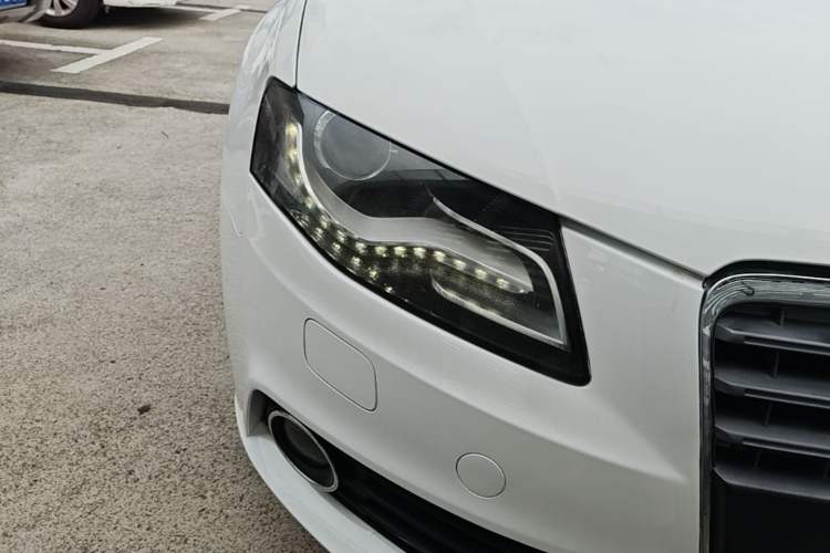 Used Audi A4L 2011 2.0 TFSI Comfort Model Right Front Headlight