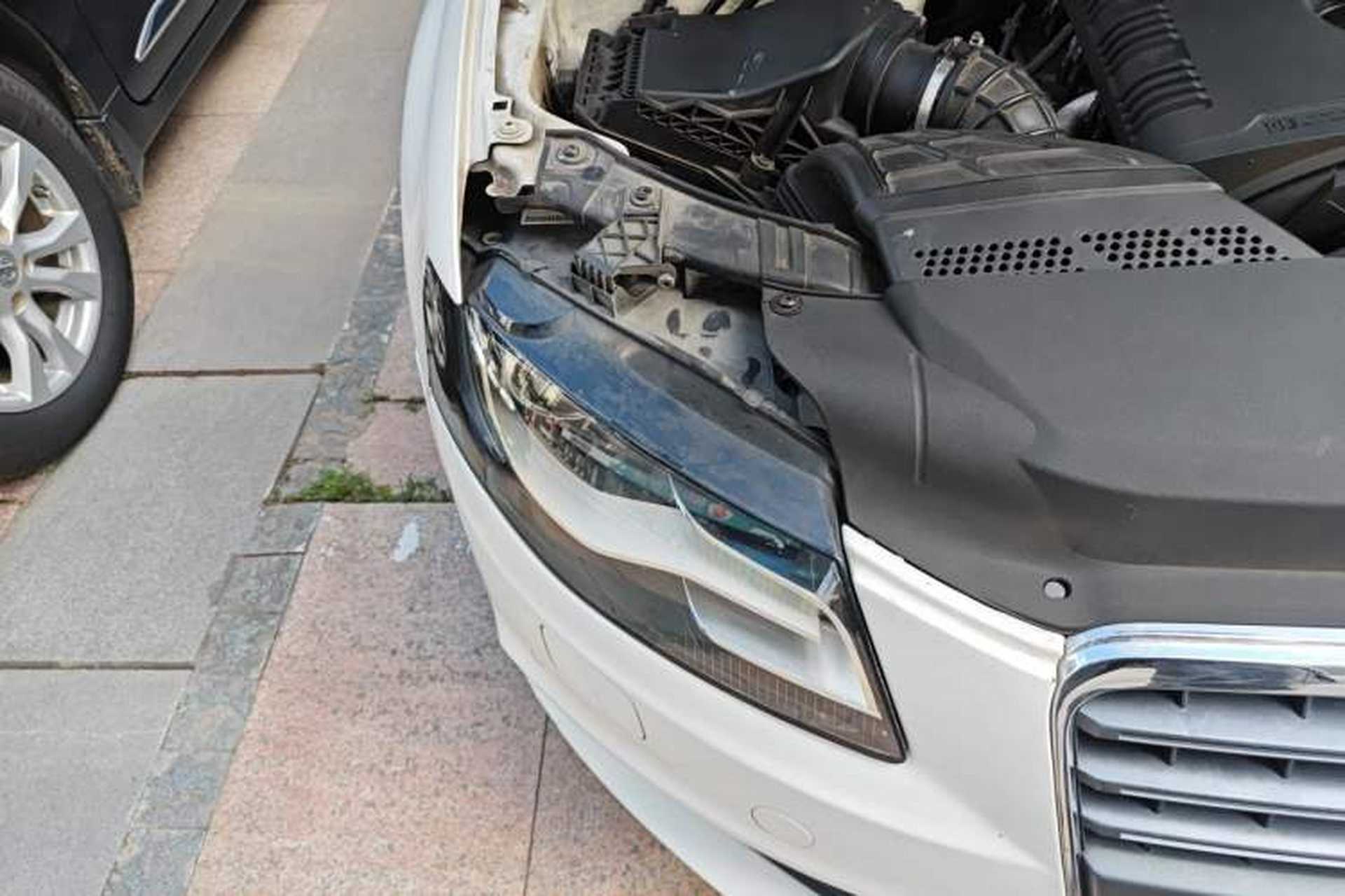Used Audi A4L 2011 2.0 TFSI Comfort Model Right Front Headlight