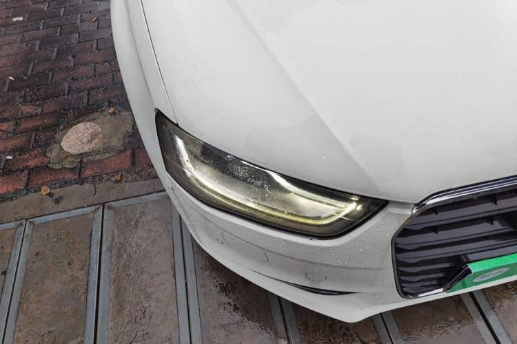 Used Audi A4L 2011 2.0 TFSI Standard Model Right Front Headlight