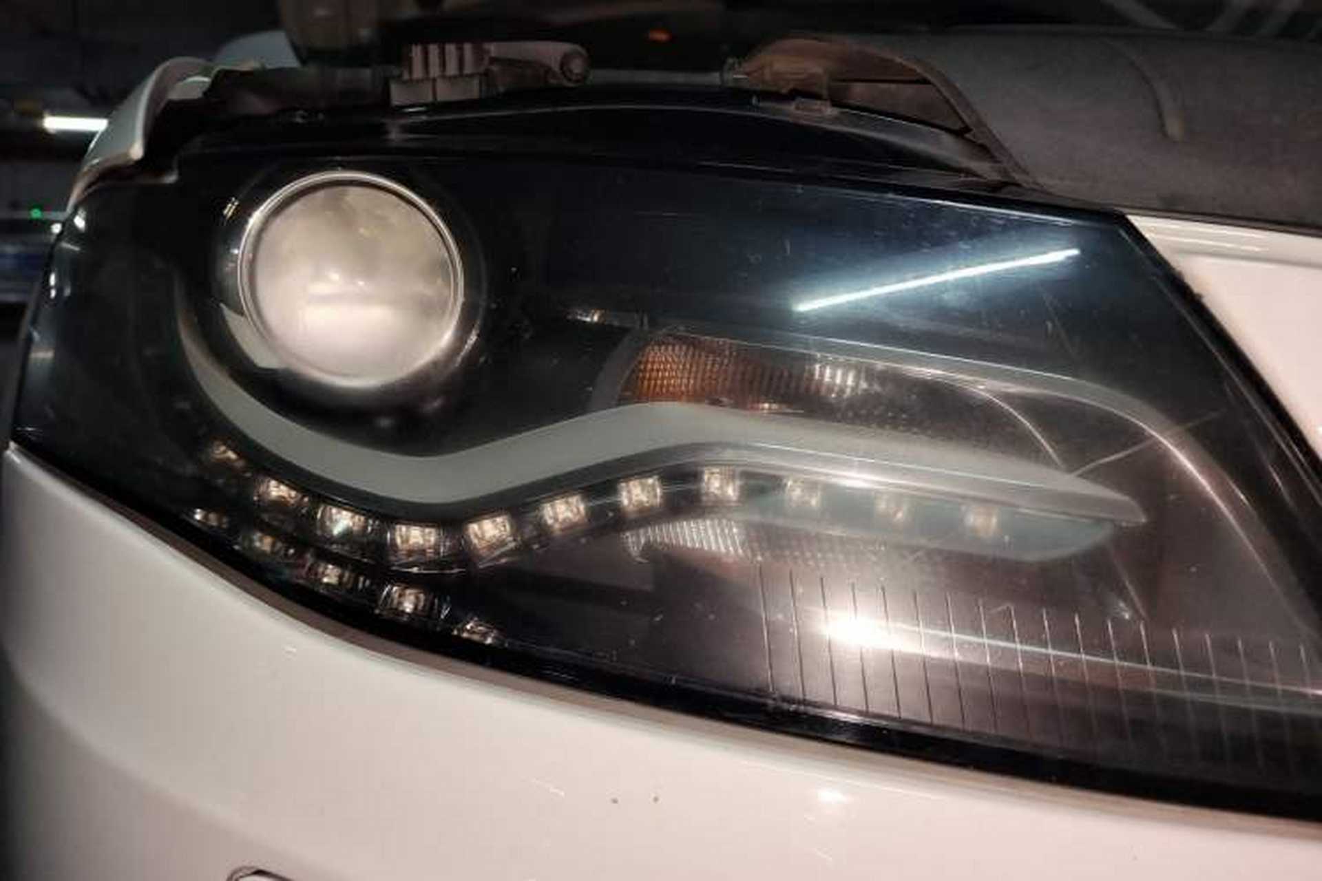 Used Audi A4L 2011 2.0 TFSI Standard Model Right Front Headlight