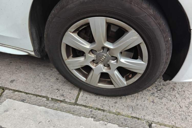 Used Audi A4L 2011 2.0 TFSI Standard Model Right Front Wheel Hub