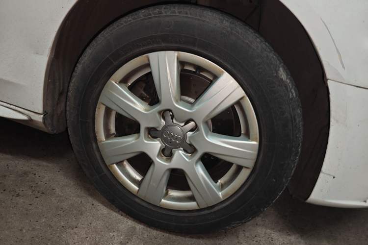 Used Audi A4L 2011 2.0 TFSI Comfort Model Right Front Wheel Hub