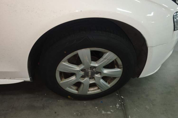 Used Audi A4L 2011 2.0 TFSI Comfort Model Right Front Wheel Hub