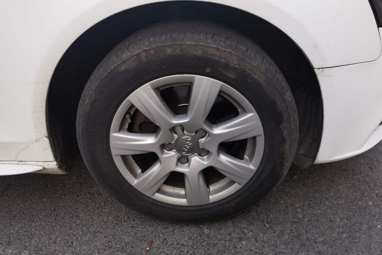 Used Audi A4L 2011 2.0 TFSI Comfort Model Right Front Wheel Hub