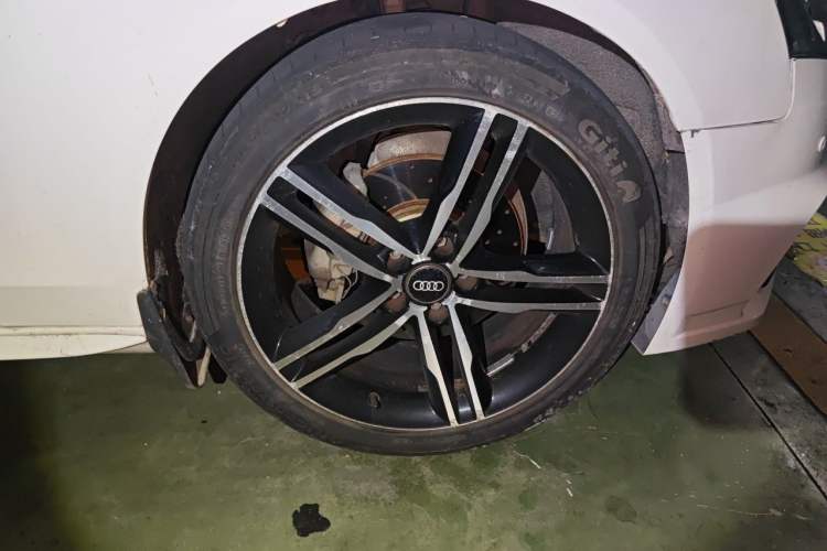 Used Audi A4L 2011 2.0 TFSI Comfort Model Right Front Wheel Hub