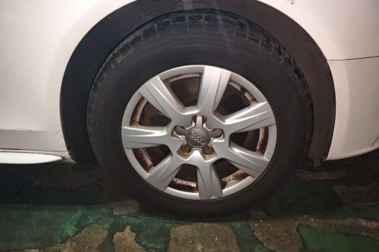 Used Audi A4L 2011 1.8 TFSI Comfort Model Right Front Wheel Hub
