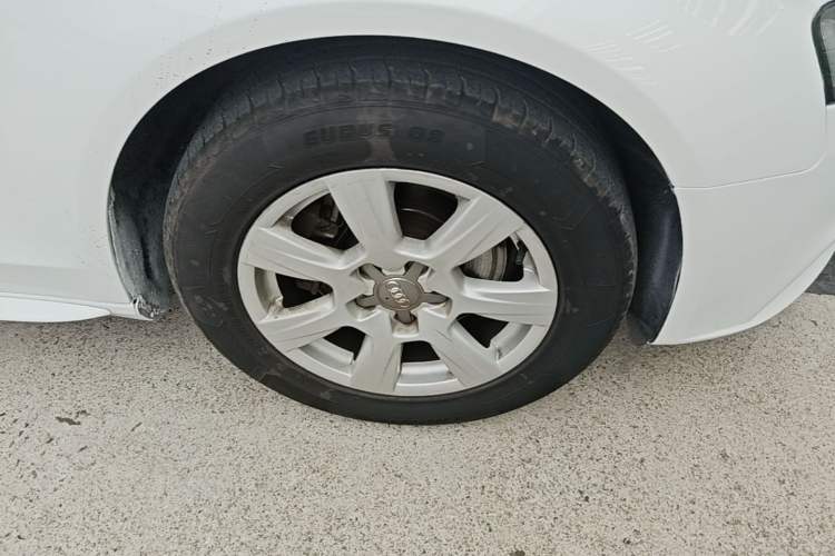 Used Audi A4L 2011 2.0 TFSI Comfort Model Right Front Wheel Hub