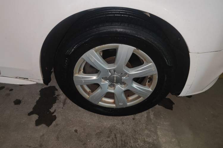 Used Audi A4L 2011 2.0 TFSI Comfort Model Right Front Wheel Hub