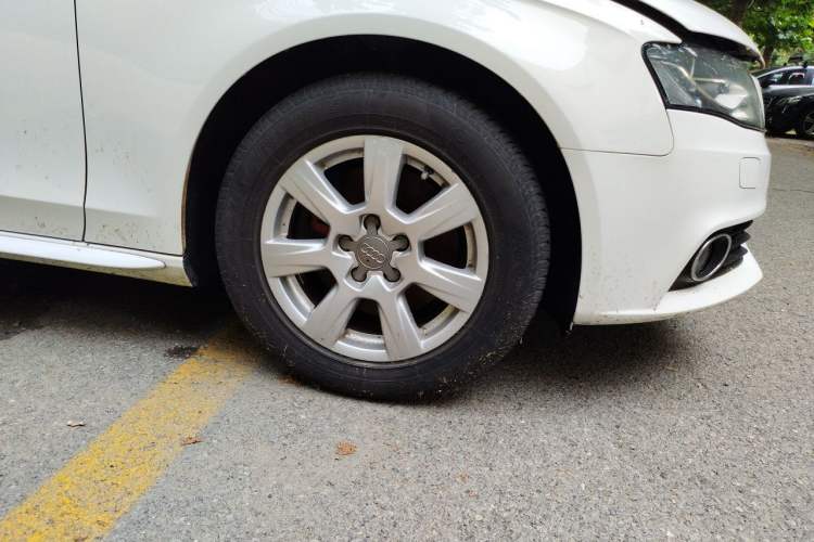 Used Audi A4L 2011 2.0 TFSI Comfort Model Right Front Wheel Hub