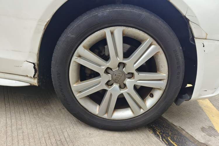 Used Audi A4L 2011 2.0 TFSI Standard Model Right Front Wheel Hub