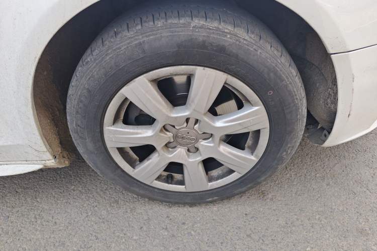 Used Audi A4L 2011 2.0 TFSI Comfort Model Right Front Wheel Hub