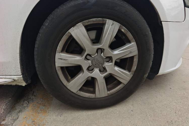 Used Audi A4L 2011 2.0 TFSI Standard Model Right Front Wheel Hub